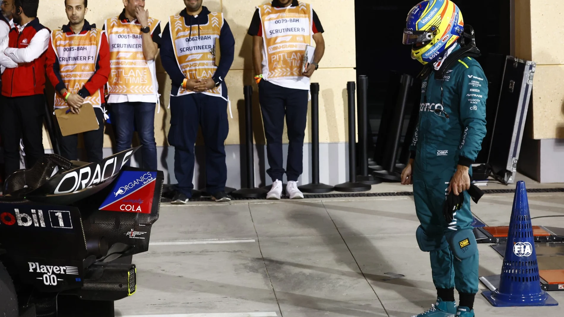 Alonso analizó el Red Bull de Verstappen en Bahréin