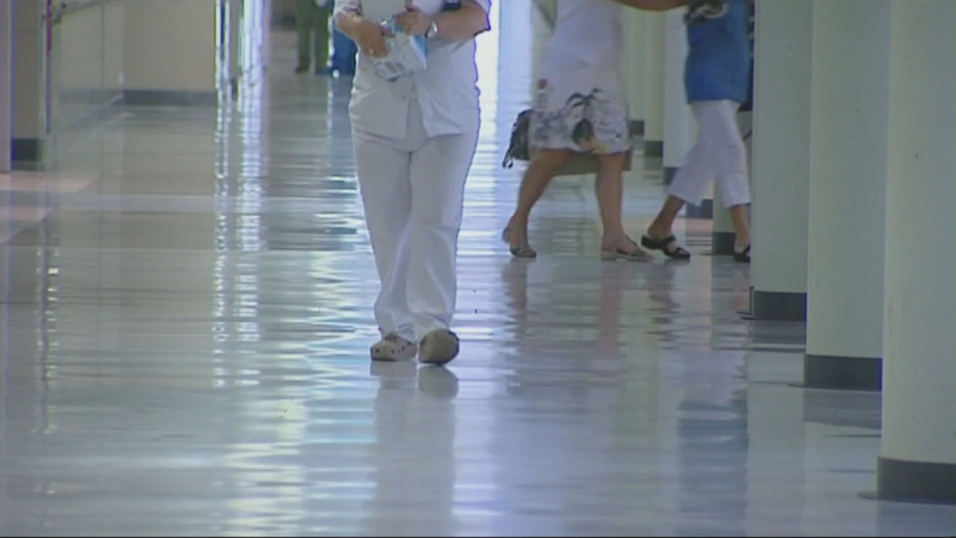 chivoImagen de archivo de un sanitario durante su jornada de trabajo.
