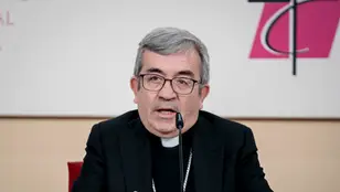 El elegido como nuevo presidente de la Conferencia Episcopal Española, Luis Argüello, ofrece una rueda de prensa durante la 124º Asamblea plenaria de la Conferencia Episcopal Española (CEE), a 5 de marzo de 2024, en Madrid (España).
