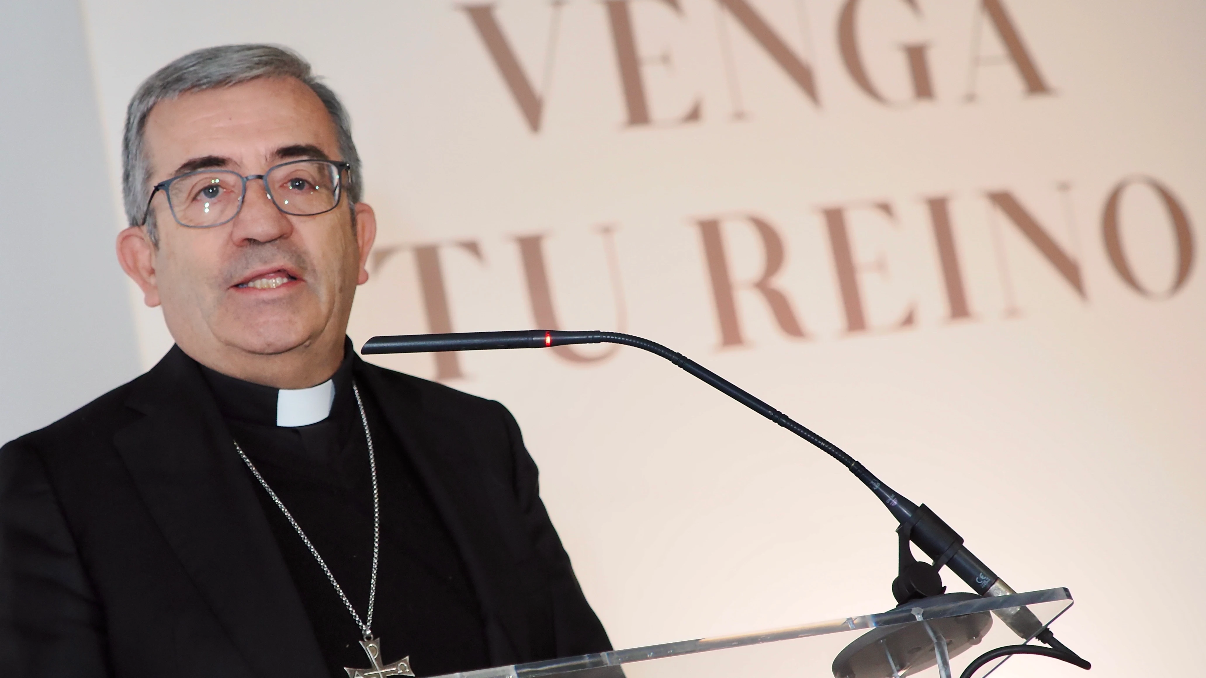El arzobispo de Valladolid, Luis Argüello, interviene durante la inauguración de la exposición ‘Venga tu Reino', en la Catedral de Nuestra Señora de la Asunción, a 29 de noviembre de 2023, en Valladolid, Castilla y León (España). 