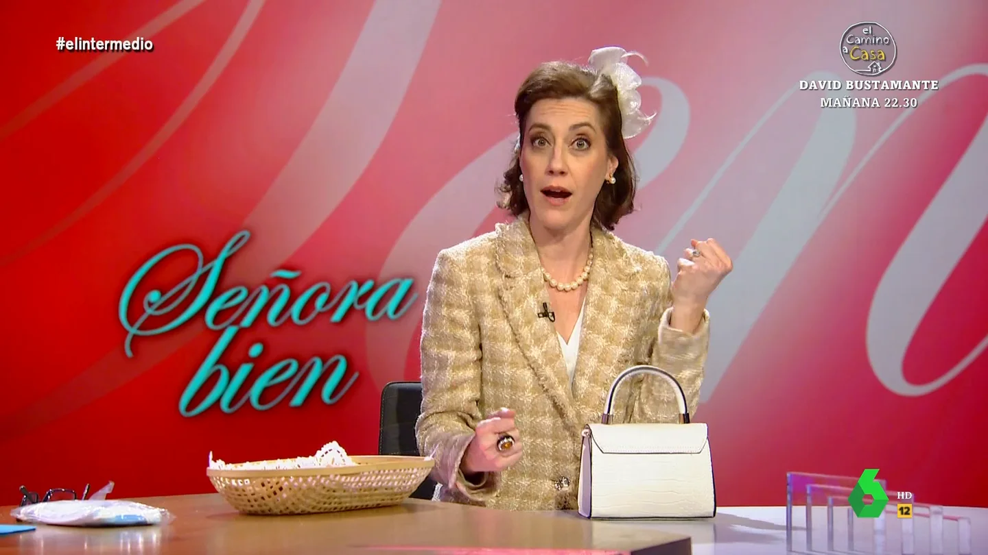 La 'Señora bien', sobre la introducción del aborto en la Constitución francesa 'Piluchi', la 'Señora bien' de El Intermedio interpretada por Cristina Gallego, analiza en plató la introducción del aborto en la Constitución de Francia, por lo que, afirma en este vídeo, "ahora su lema va a ser 'Liberté, egalité y a tu nieto lo aborté'".