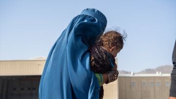 Silenciadas y reprimidas: las mujeres afganas continúan con su exilio interno