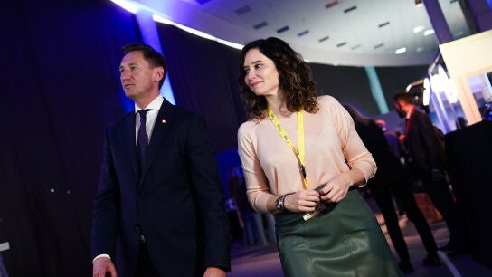 La presidenta de la Comunidad de Madrid, Isabel D&iacute;az Ayuso, se ha reunido este mi&eacute;rcoles con el vicepresidente del Comit&eacute; Europeo de las Regiones y presidente de la regi&oacute;n de Macedonia Central, Apostolos Tzizikostas.