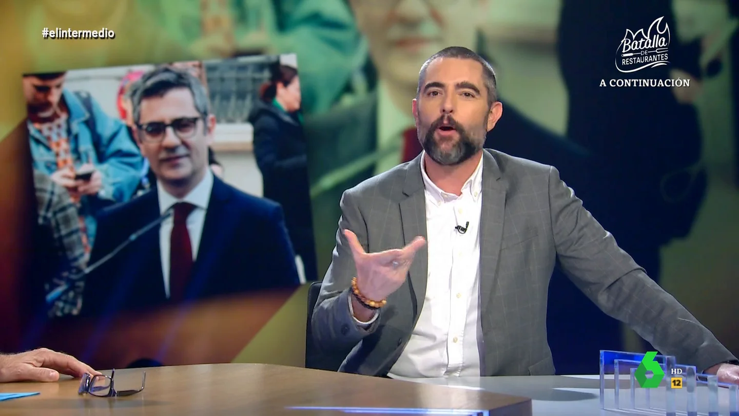 Dani Mateo, al escuchar a Bolaños 'felicitarse' por la ley de amnistía Dani Mateo analiza la rueda de prensa de Félix Bolaños en la que celebra la aprobación de la ley de amnistía y la define como "referente mundial": "Se ha tomado en serio lo de 'superministro' y está que se sale", comenta en este vídeo de El Intermedio.