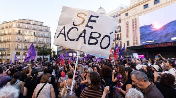 Una pancarta de 'Se acabó' en la marcha en apoyo a Jenni Hermoso en Madrid
