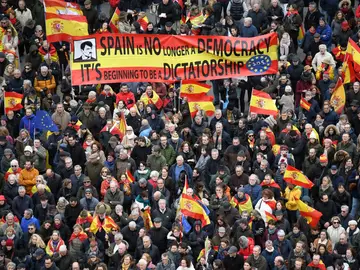 Miles de personas protestan en Madrid contra la amnistía, pidiendo la dimisión de Pedro Sánchez