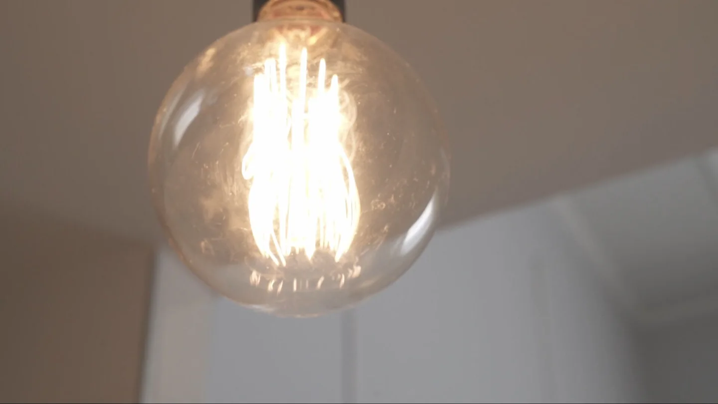 El precio de la luz alcanza un nuevo mínimo El precio de la luz alcanza un nuevo mínimo