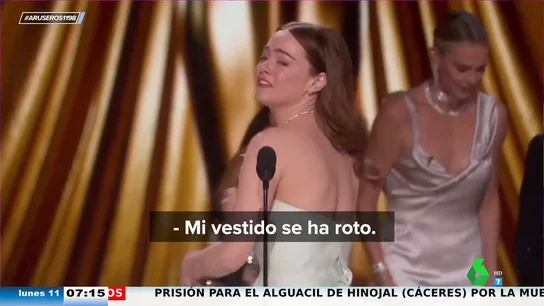 Emma Stone culpa de su vestido roto en los Oscar 2024 a Ryan Gosling: "Sucedió durante 'I'm just Ken'" Emma Stone culpa de su vestido roto en los Oscar 2024 a Ryan Gosling: "Sucedió durante 'I'm just Ken'"