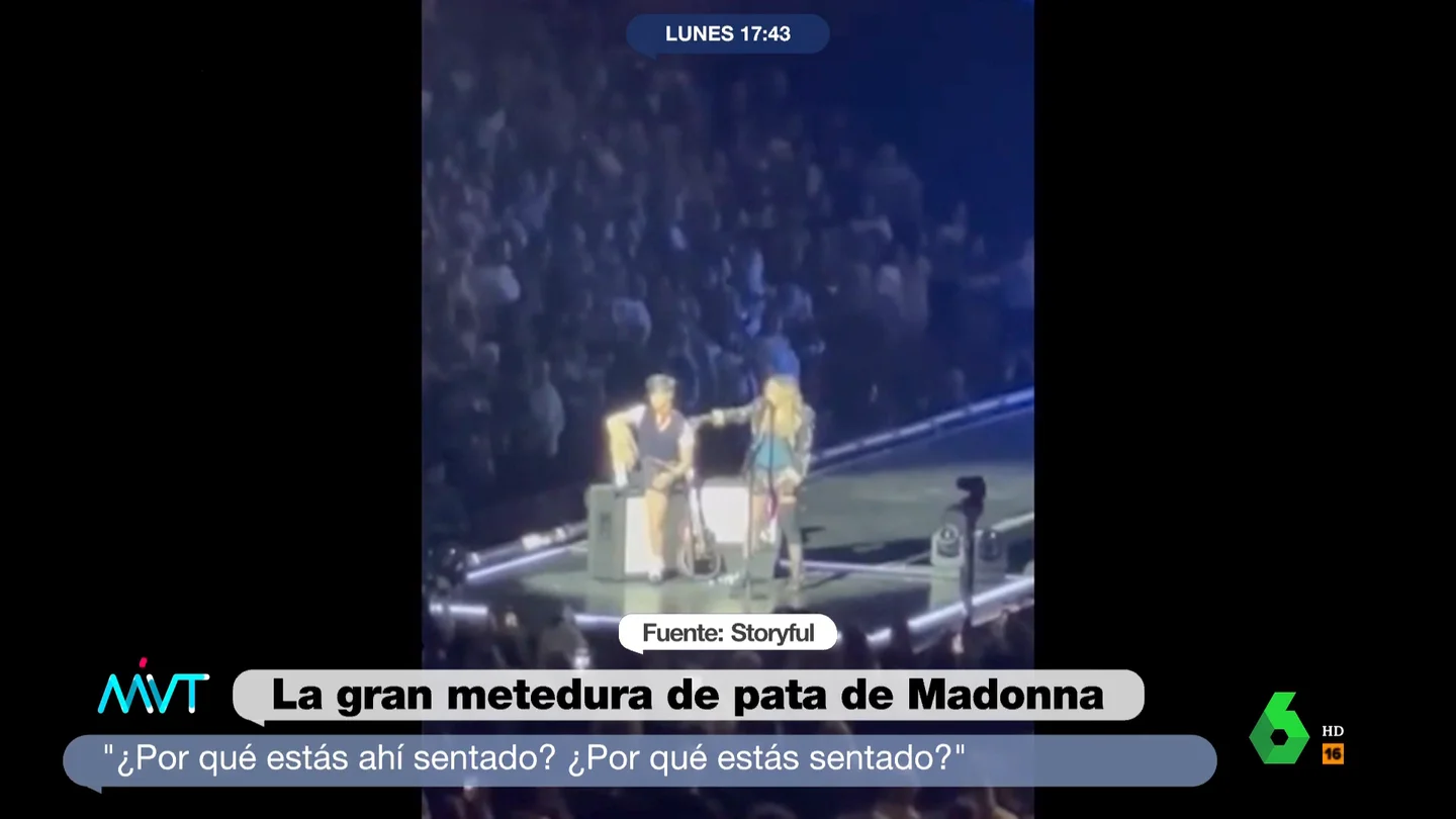 Iñaki López, al ver a Madonna recriminar a una persona en silla de ruedas que no bailase "La gente se busca cualquier excusa para no bailar", ironiza Iñaki López sobre el momento en el que Madonna pregunta a una persona en silla de ruedas "¿Por qué estás ahí sentada?". El momento y la disculpa de la cantante, en este vídeo.