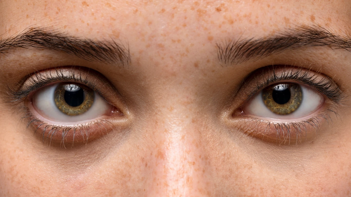 Una imagen de la mirada de una mujer. Una imagen de la mirada de una mujer.