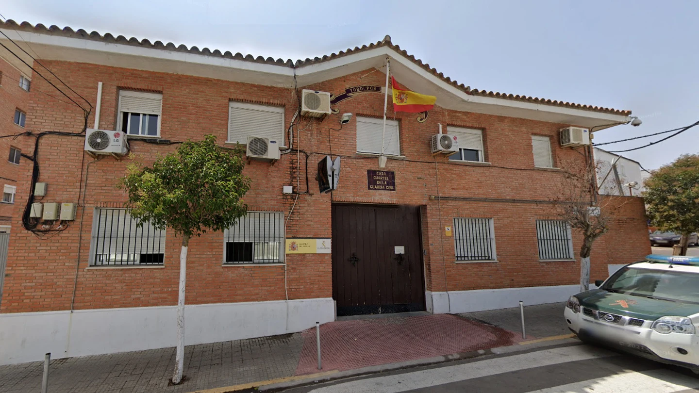 Imagen de archivo del cuartel de la Guardia Civil de Barbate. Imagen de archivo del cuartel de la Guardia Civil de Barbate.