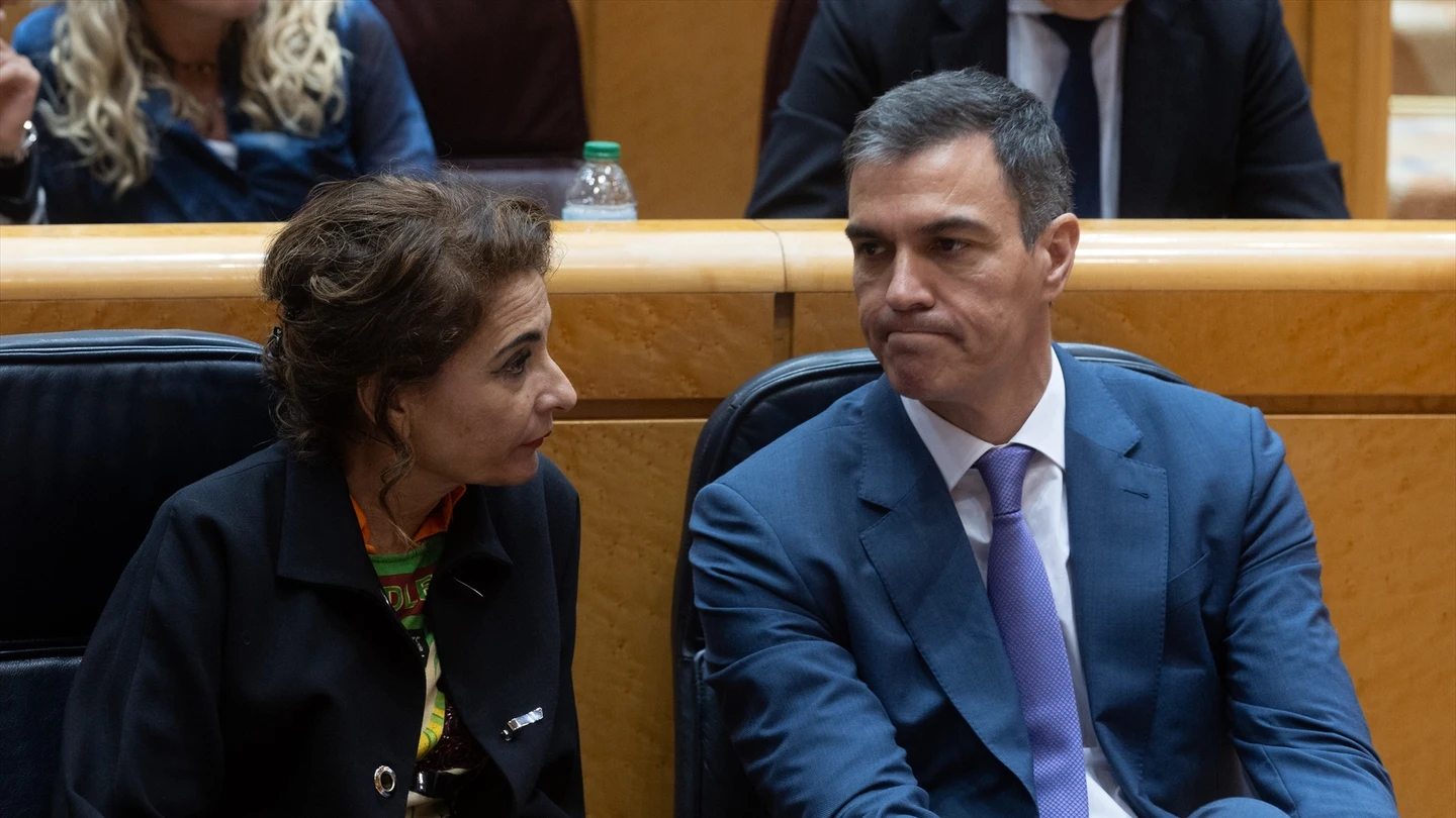 Pedro Sánchez y María Jesús Montero en el Senado Pedro Sánchez y María Jesús Montero en el Senado