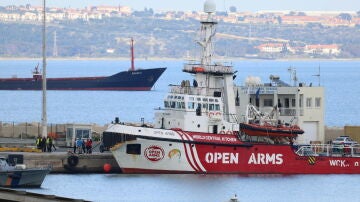 El barco de las ONG Open Arms y World Central Kitchen (WCK) en el puerto de Larnaca, Chipre