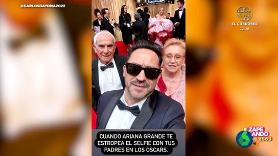Ariana Grande se 'cuela' en el selfie del hermano de J.A. Bayona con sus padres en los Oscar Ariana Grande se 'cuela' en el selfie del hermano de J.A. Bayona con sus padres en los Oscar