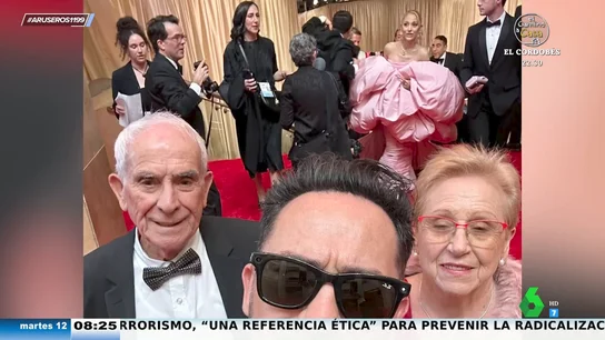 El divertido vídeo viral del hermano de Bayona en el interior de los Oscar: "¡El selfie de mis padres con Ariana Grande!" El divertido vídeo viral del hermano de Bayona en el interior de los Oscar: "¡El selfie de mis padres con Ariana Grande!"