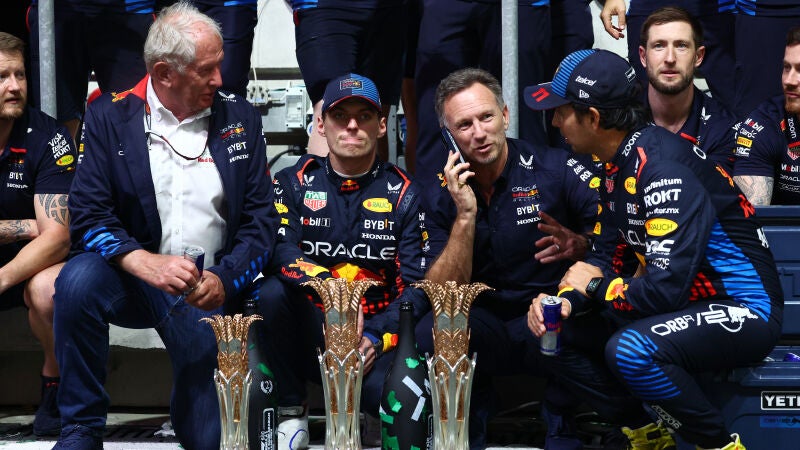 Helmut Marko, Max Verstappen, Christian Horner y Sergio Pérez