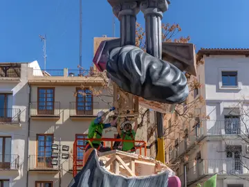 Puesta en marcha del montaje de ninots para las Fallas 2024, a 12 de marzo de 2024, en València, Comunidad Valenciana (España). 