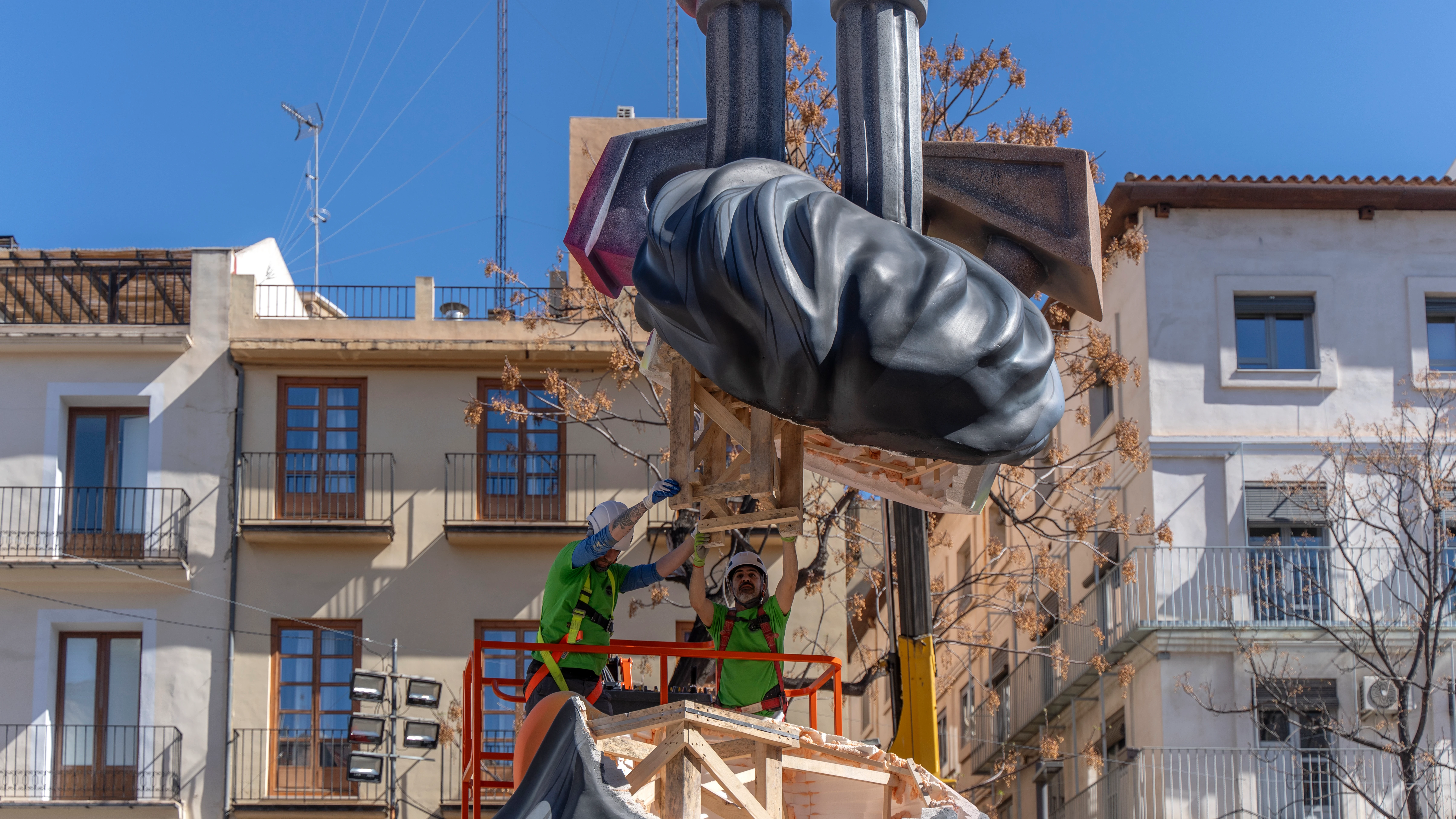 Puesta en marcha del montaje de ninots para las Fallas 2024, a 12 de marzo de 2024, en València, Comunidad Valenciana (España). 