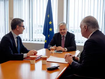 El comisario europeo de Justicia, Didier Reynders, se reúne con Félix Bolaños y con Esteban González Pons