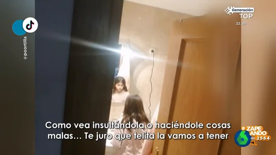 así 'entrena' una niña frente al espejo para defender a su amiga en el colegio "Como te vea insultándola o haciéndole cosas malas, te juro que telita la vamos a tener", advierte esta pequeña frente al espejo en un vídeo que se ha vuelto viral y que comentan Dani Mateo, Cristina Pedroche y Ares Teixidó en Zapeando.