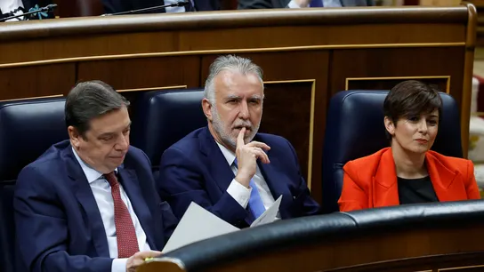 Los ministros de Agricultura, Luis Planas, y de Política Territorial y Memoria Democrática, Ángel Víctor Torres (c), junto a la ministra de Vivienda y Agenda Urbana, Isabel Rodríguez, durante la sesión de control al Gobierno celebrada este miércoles en el Congreso Los ministros de Agricultura, Luis Planas, y de Política Territorial y Memoria Democrática, Ángel Víctor Torres (c), junto a la ministra de Vivienda y Agenda Urbana, Isabel Rodríguez, durante la sesión de control al Gobierno celebrada este miércoles en el Congreso