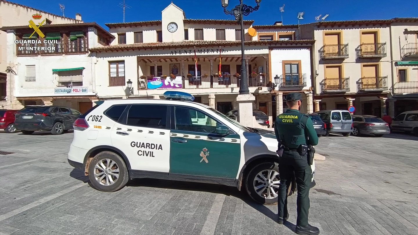 Imagen de archivo de un agente de la Guardia Civil de Horche. Imagen de archivo de un agente de la Guardia Civil de Horche.