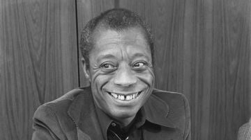 El novelista y dramaturgo James Baldwin