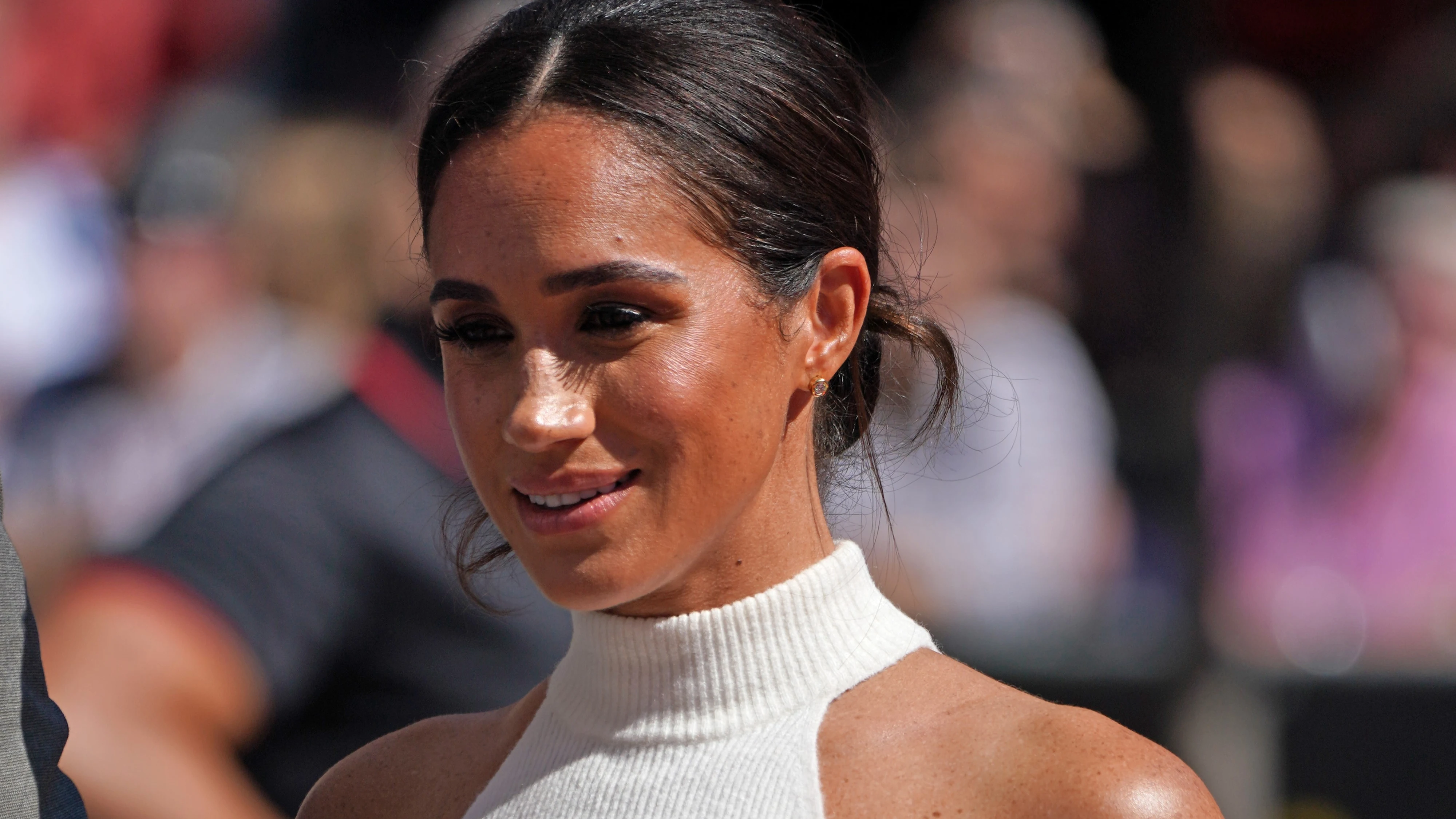 Meghan Markle, duquesa de Sussex llega frente al Ayuntamiento.