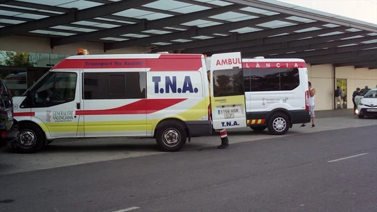 Imagen de archivo de una ambulancia en Valencia Imagen de archivo de una ambulancia en Valencia