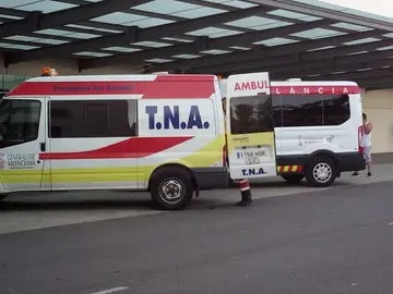 Imagen de archivo de una ambulancia en Valencia