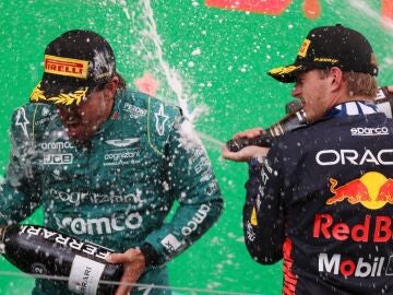 Fernando Alonso, junto a Max Verstappen