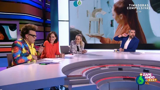 Dioni, de Camela, sorprende a Torito con una llamada en directo: "¡Os quiero, viva Zapeando!" Dioni, de Camela, sorprende a Torito con una llamada en directo: "¡Os quiero, viva Zapeando!"