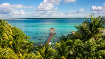 Bacalar, en el Caribe, en Rivier Maya