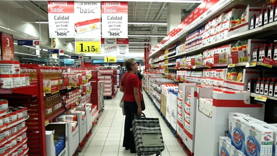 Foto de archivo de un supermercado. Foto de archivo de un supermercado.