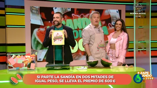 Isabel no se lleva el premio de la 'sandía millonaria' pero consigue otro regalo: ¡el conjunto de Cristina Pedroche! Isabel no se lleva el premio de la 'sandía millonaria' pero consigue otro regalo: ¡el conjunto de Cristina Pedroche!