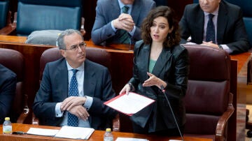 La presidenta de la Comunidad de Madrid, Isabel Díaz Ayuso, interviene durante un pleno en la Asamblea de Madrid