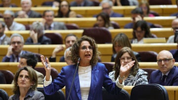 La vicepresidenta primera y ministra de Hacienda, María Jesús Montero, durante la sesión de control al Gobierno