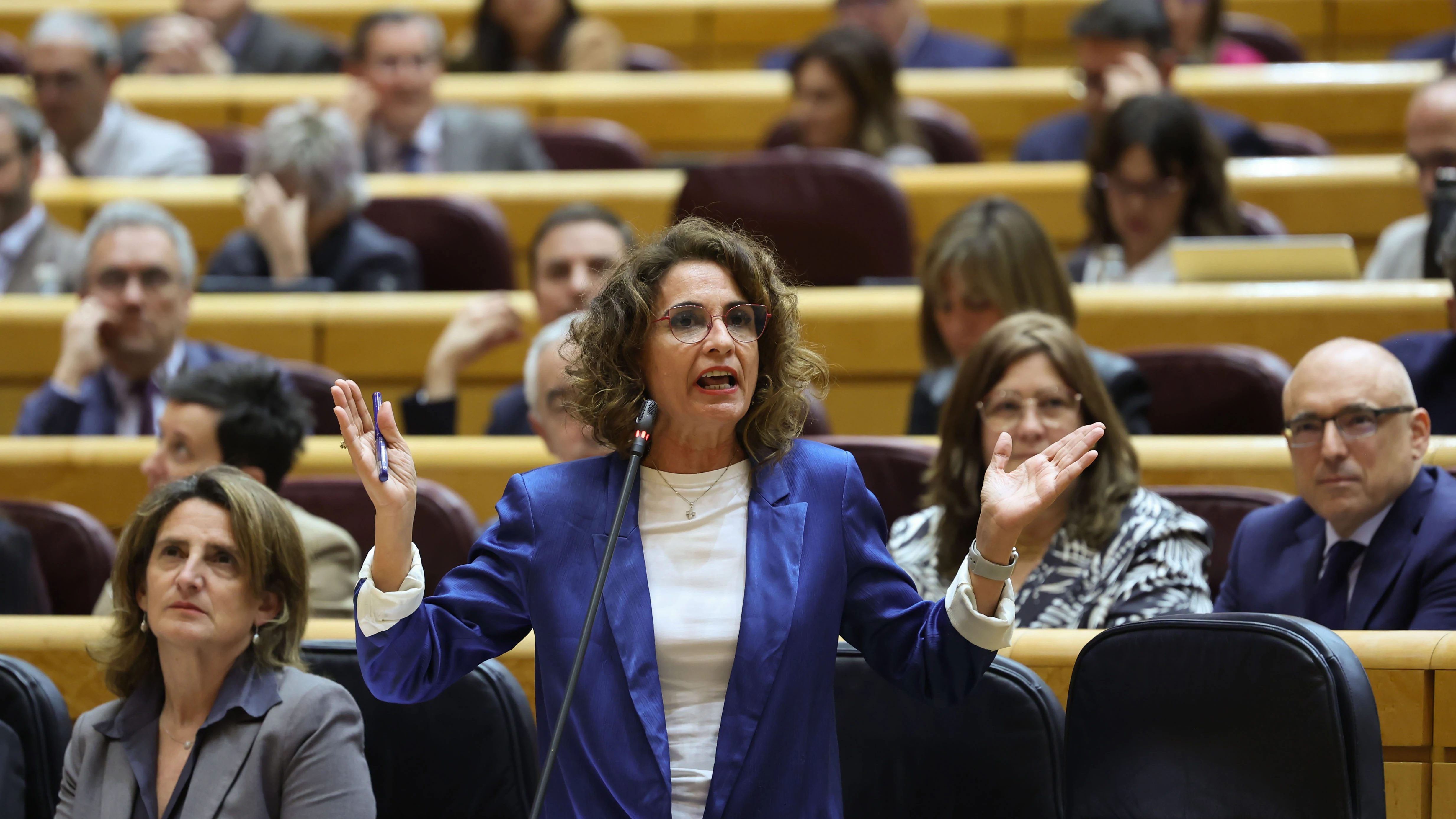 La vicepresidenta primera y ministra de Hacienda, María Jesús Montero, durante la sesión de control al Gobierno