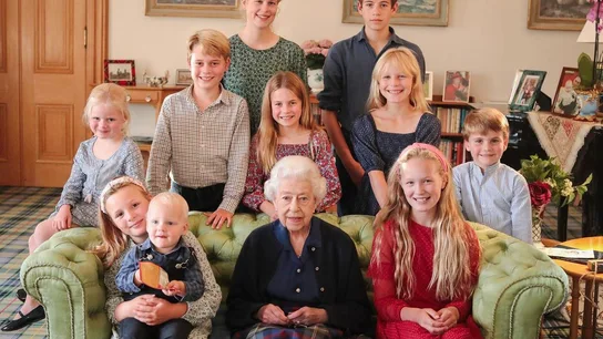 Kate Middleton, acusada de haber retocado otra foto con la reina Isabel II en 2022 Kate Middleton, acusada de haber retocado otra foto con la reina Isabel II en 2022