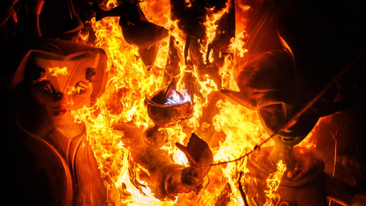Crem&aacute; de las Fallas de Valencia 2024