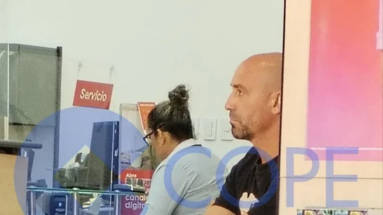 Localizan a Luis Rubiales en Punta Cana mientras la Guardia Civil registra su casa en Granada Localizan a Luis Rubiales en Punta Cana mientras la Guardia Civil registra su casa en Granada