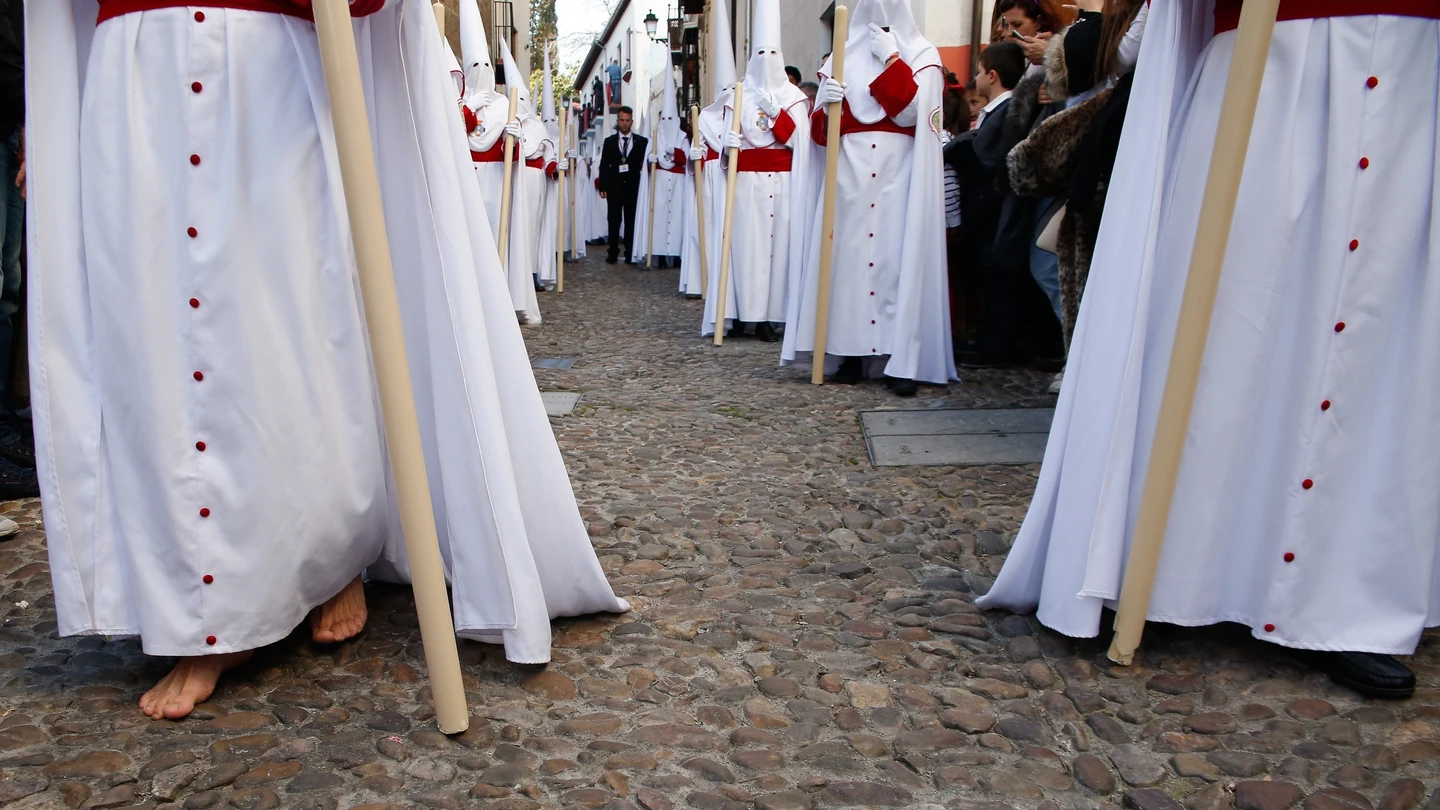 Imagen de archivo de una procesión de Semana Santa en Granada. Imagen de archivo de una procesión de Semana Santa en Granada.