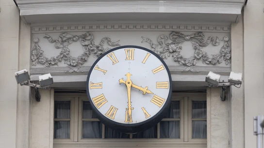 Un reloj marca las 16.30 horas, a 28 de octubre de 2023, en Madrid (España). Un reloj marca las 16.30 horas, a 28 de octubre de 2023, en Madrid (España).