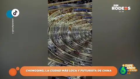 De laberínticas carreteras a trenes que atraviesan edificios: así es la futurista ciudad china de Chongqing