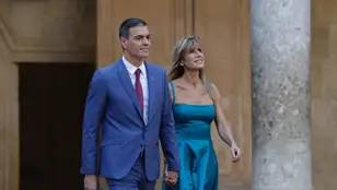 El presidente del Gobierno, Pedro Sánchez, y su mujer, Begoña Gómez