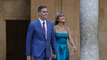 El presidente del Gobierno, Pedro Sánchez, y su mujer, Begoña Gómez