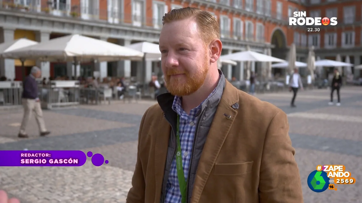 Un británico que vive en España, cuando le preguntan por el 'Kate Gate': "Que el Liverpool esté fuera de Champions, eso me preocupa..." Un británico que vive en España, cuando le preguntan por el 'Kate Gate': "Que el Liverpool esté fuera de Champions, eso me preocupa..."
