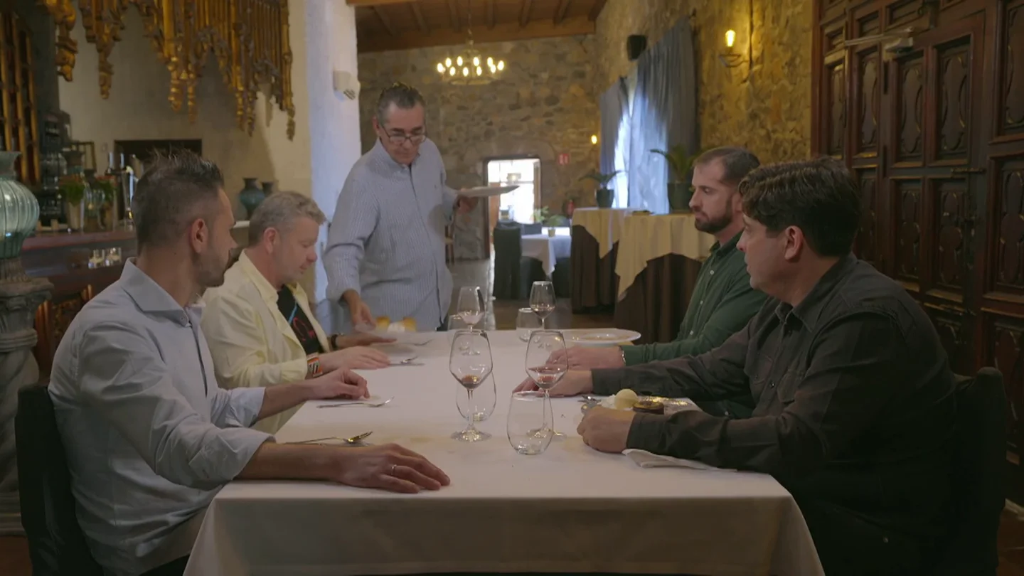 Chicote descubre que se la han 'colado' con los postres caseros del Olrey: "Estos señores y yo ya nos hemos visto" Chicote descubre que se la han 'colado' con los postres caseros del Olrey: "Estos señores y yo ya nos hemos visto"
