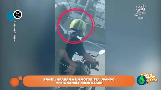 El peculiar accesorio de 'protección' que lleva un motorista brasileño a modo de casco El peculiar accesorio de 'protección' que lleva un motorista brasileño a modo de casco