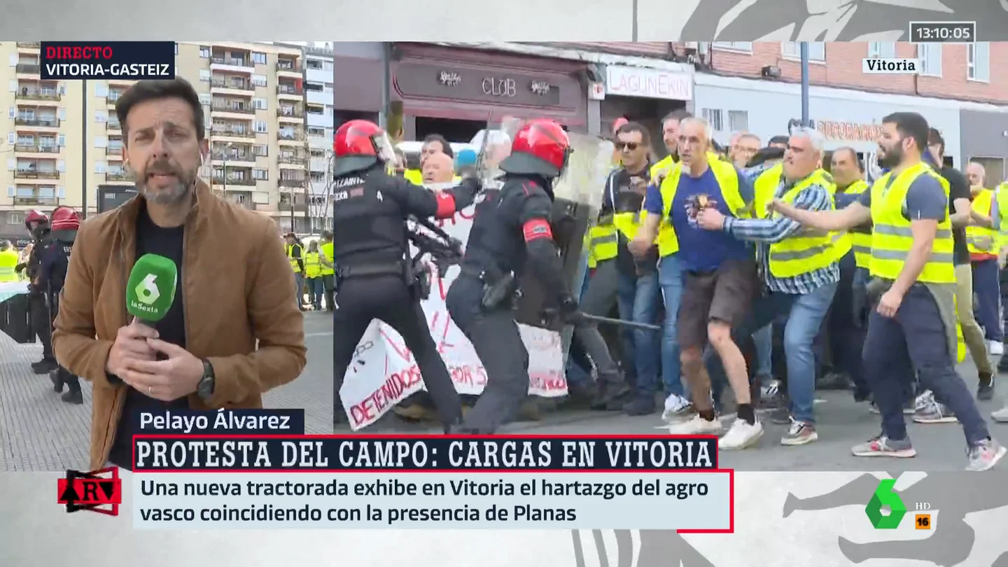 Cargas contra los agricultores que protestaban en Vitoria antes de acto en el que participaba el ministro Planas Cargas contra los agricultores que protestaban en Vitoria antes de acto en el que participaba el ministro Planas